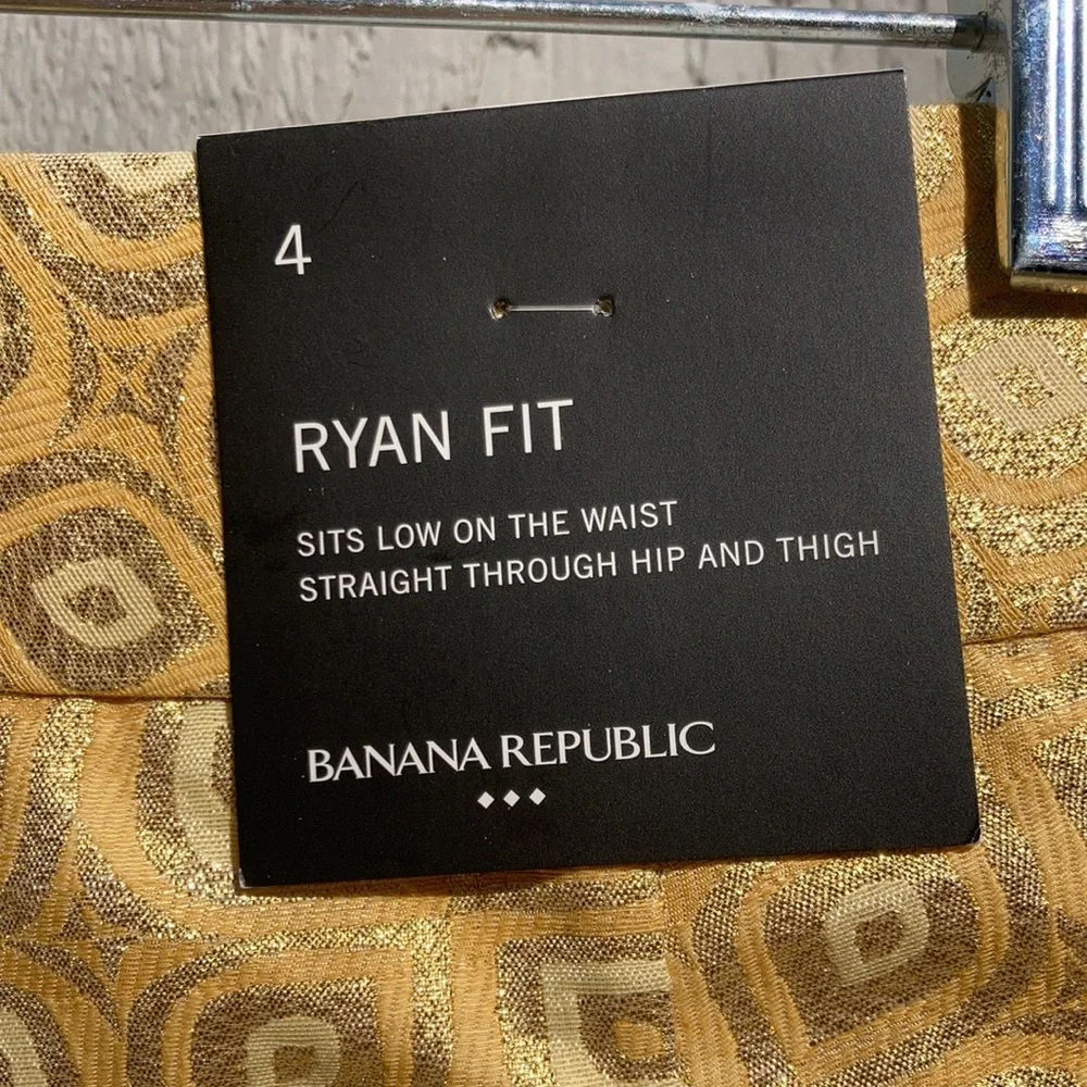 Banana Republic gold metallic Ryan fit shorts NWT sz 4